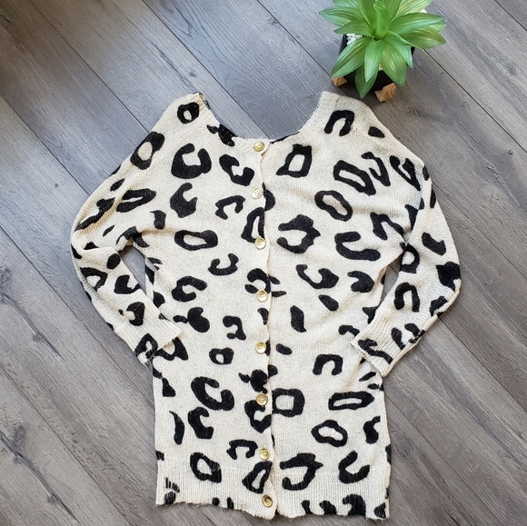 Charlotte Russe Sweaters - Charlotte Russe black&white button up cardigan 🖤